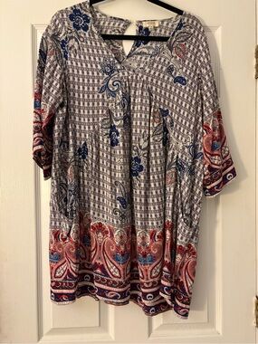Umgee Paisley Print Short Sleeve Tunic in Blue, Red & White